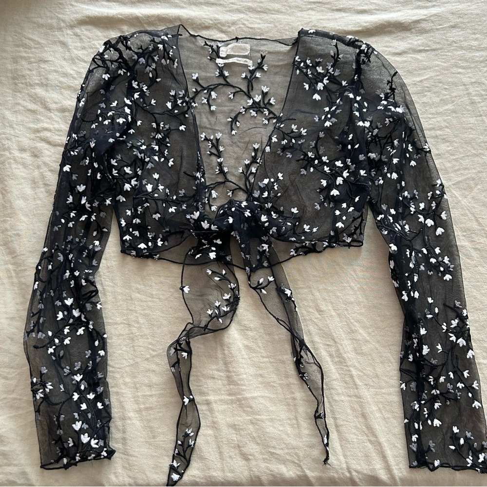 Urban Outfitters Black Sheer Floral-Embroidered Shrug - Picture 4 of 7
